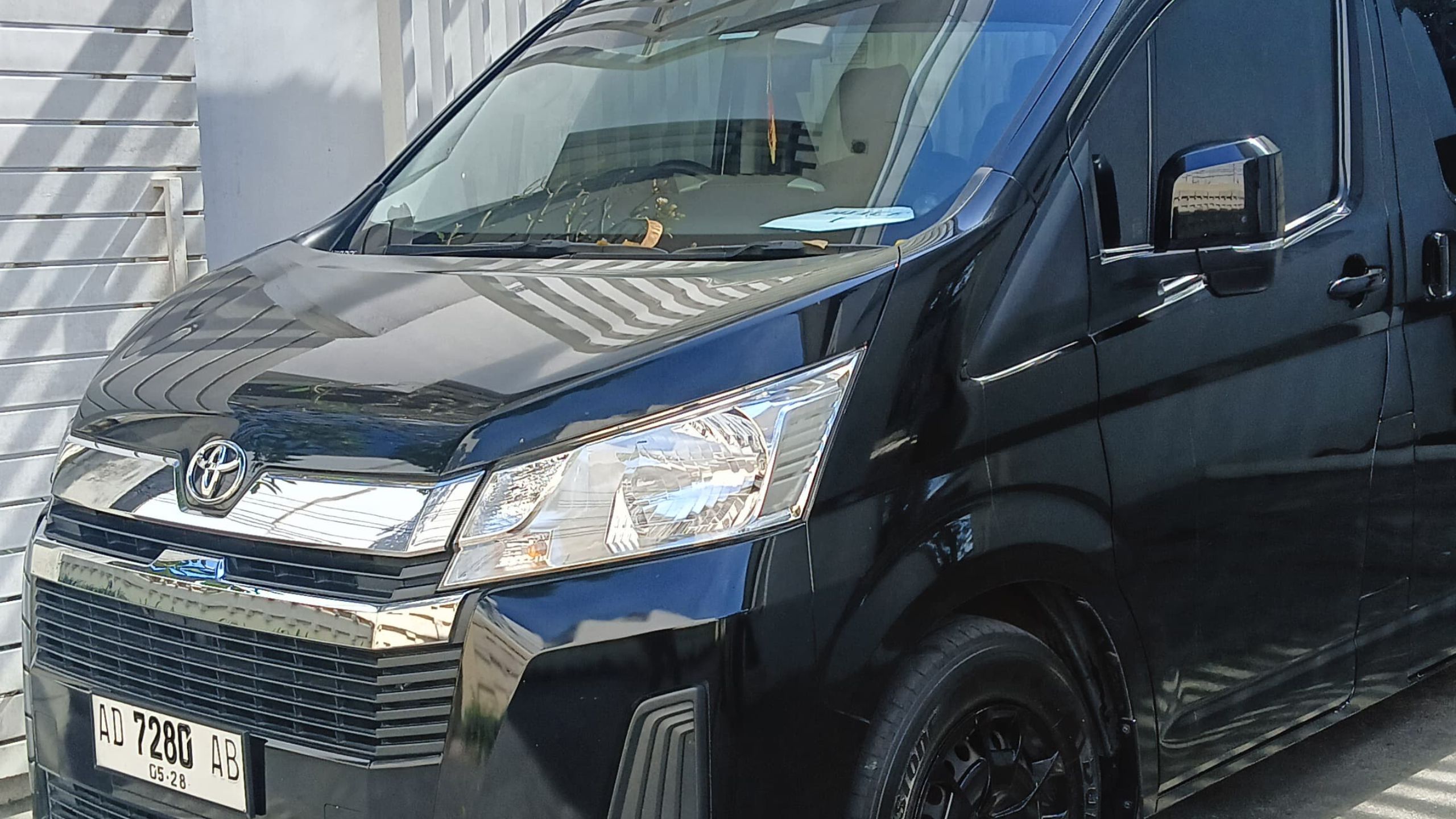 bn3_sewa_hiace_premio_jogja penyewaan mobil toyota hiace di jogja